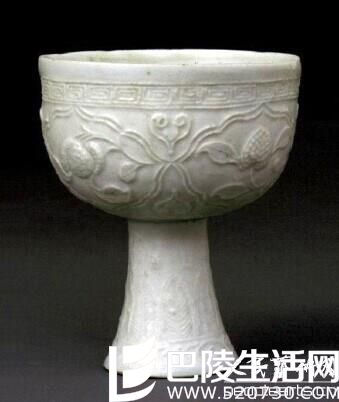 卵白釉和甜白釉哪个先出现? 卵白釉和甜白釉哪个先出现?