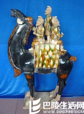 唐三彩骆驼有什么特征？
