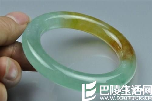 新疆和田玉与缅甸翡翠哪个好,怎么区别和田玉与翡翠 新疆和田玉与缅甸翡翠哪个好,怎么区别和田玉与翡翠