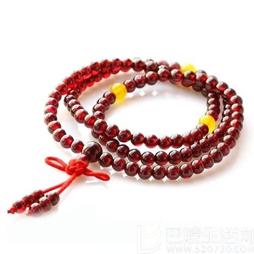 佩戴石榴石佛珠有哪些神奇的功效？石榴石佛珠图片欣赏