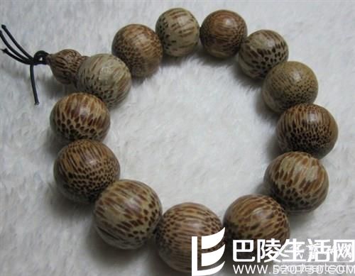 你知道女人佩戴沉香手串有哪些好处吗？