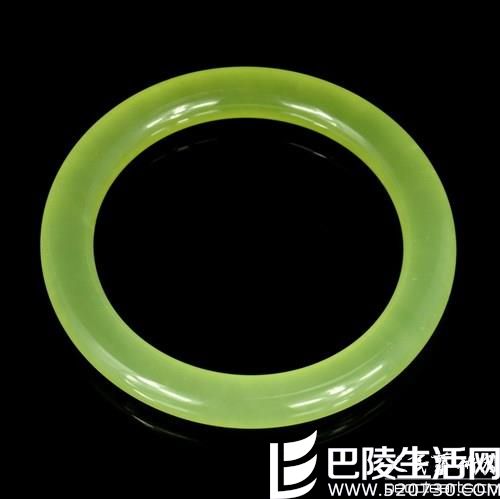 岫岩玉手镯的颜色有哪些? 岫岩玉手镯的颜色有哪些?