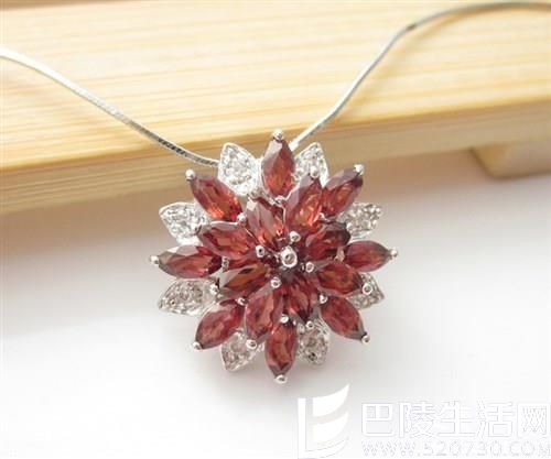 为何石榴石会被称作女性之石?女人爱上石榴石的四个原因 为何石榴石会被称作女性之石?女人爱上石榴石的四个原因
