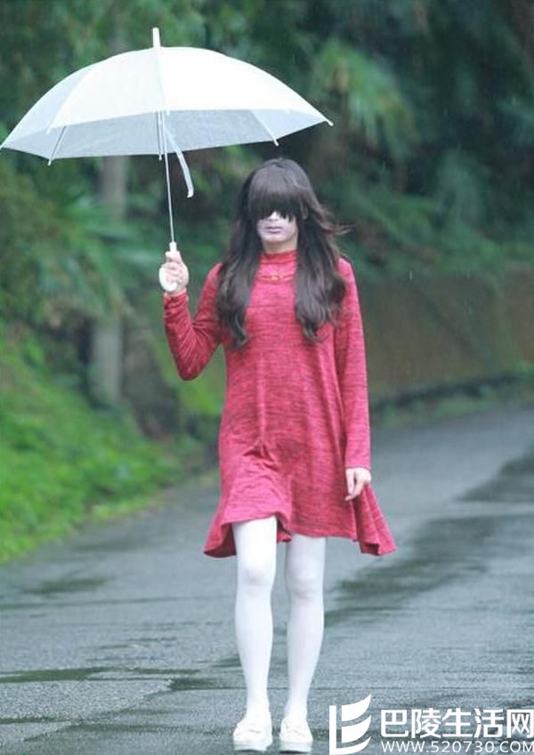 红衣女鬼陪跑马拉松 一脸苍白吓傻参赛人员 红衣女鬼陪跑马拉松 一脸苍白吓傻参赛人员