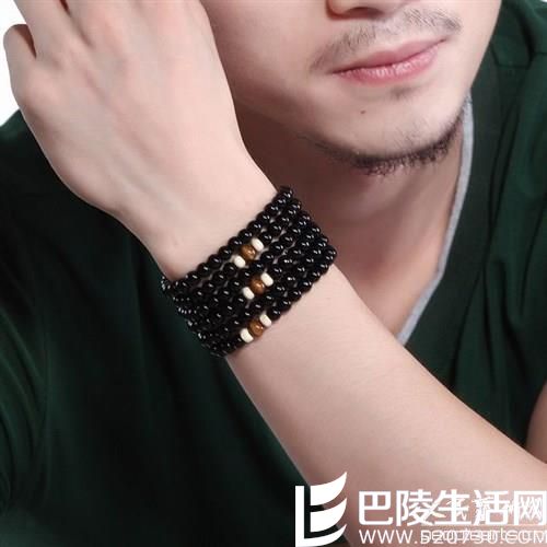 佩戴石榴石佛珠有哪些神奇的功效？石榴石佛珠图片欣赏