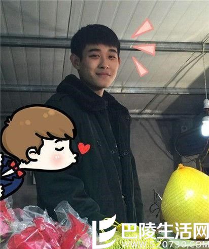 商贩酷似韩星尼坤 每天引众多大学生围观 商贩酷似韩星尼坤 每天引众多大学生围观