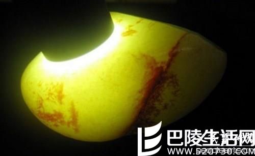 怎样用手电筒鉴别玉石品质的优劣 怎样用手电筒鉴别玉石品质的优劣