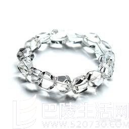 天然白水晶强大的护身符功效:佩戴白水晶手链辟邪开运 天然白水晶强大的护身符功效:佩戴白水晶手链辟邪开运