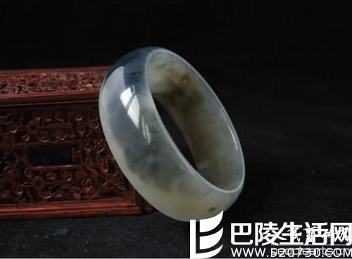 岫岩玉手镯的颜色有哪些? 岫岩玉手镯的颜色有哪些?