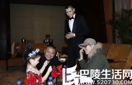 甜馨给星爷送花 (甜馨)贾云馨个人资料 甜馨给星爷送花 (甜馨)贾云馨个人资料