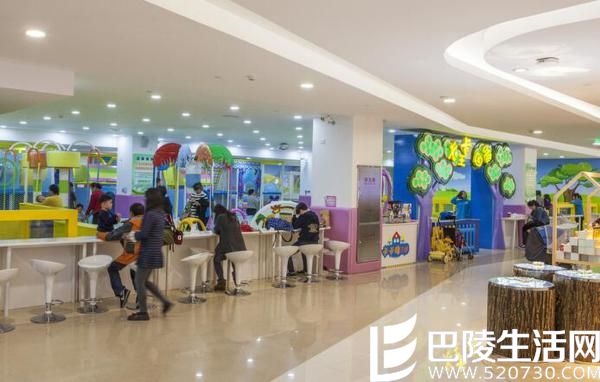 12岁少女商场偷小孩 被抓后声称是被逼的 12岁少女商场偷小孩 被抓后声称是被逼的