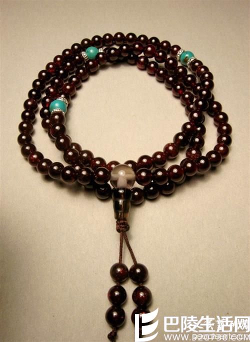 佩戴石榴石佛珠有哪些神奇的功效？石榴石佛珠图片欣赏
