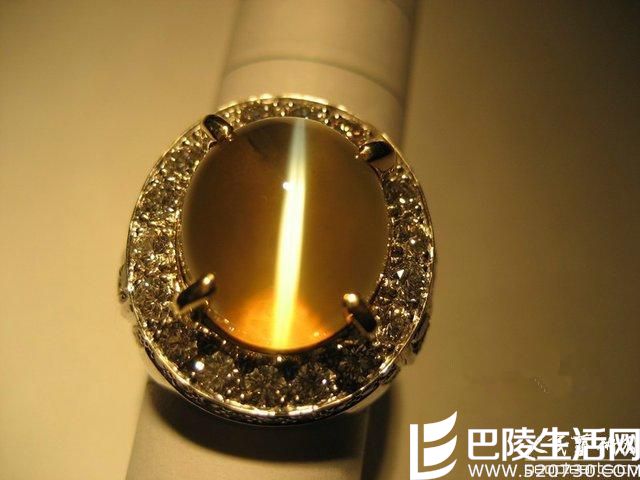 猫眼石的功效与作用的介绍 虎眼石和猫眼石的鉴别方法有哪些? 猫眼石的功效与作用的介绍 虎眼石和猫眼石的鉴别方法有哪些?