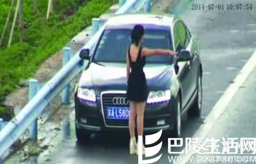 美女租豪车诈骗 吊带短裙美色诱骗司机加油钱 美女租豪车诈骗 吊带短裙美色诱骗司机加油钱