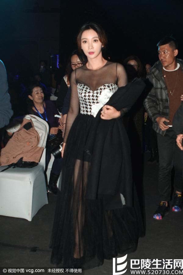 柳岩透视裙秀性感 柳岩整容前后对比照曝光