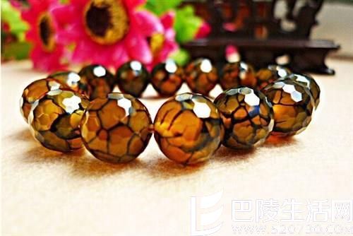 精品玛瑙介绍：龙纹玛瑙