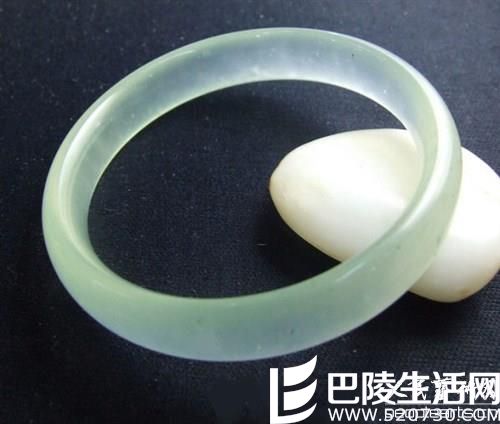 教你如何选购玉石手镯