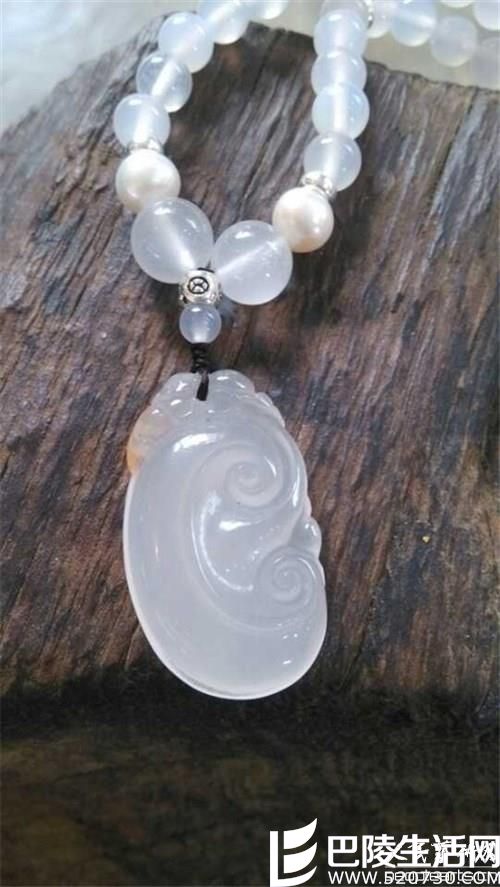 如何看待白色黄龙玉 如何看待白色黄龙玉