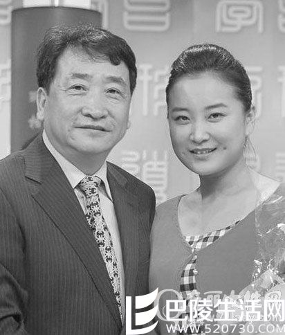 贾玲晒自拍抢镜 贾玲是姜昆的私生女吗 贾玲晒自拍抢镜 贾玲是姜昆的私生女吗