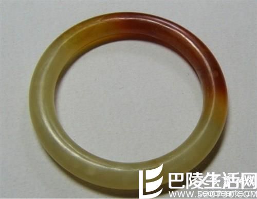 岫岩玉手镯的颜色有哪些? 岫岩玉手镯的颜色有哪些?