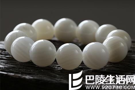 如何鉴别天然白砗磲佛珠手链? 砗磲手链的日常保养介绍 如何鉴别天然白砗磲佛珠手链? 砗磲手链的日常保养介绍