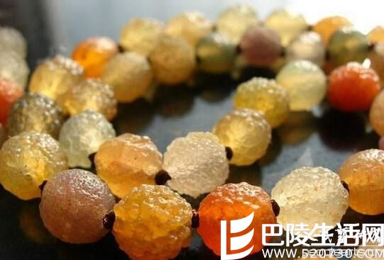 葡萄干玛瑙的特点介绍 葡萄干玛瑙的功效与作用有哪些? 葡萄干玛瑙的特点介绍 葡萄干玛瑙的功效与作用有哪些?