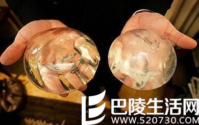 女子隆胸假体破裂烂穿大腿 历经3次手术也没彻底取干净 女子隆胸假体破裂烂穿大腿 历经3次手术也没彻底取干净