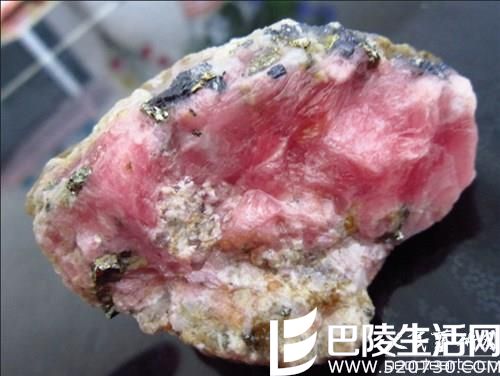 红纹石是水晶吗？红纹石原石图片欣赏