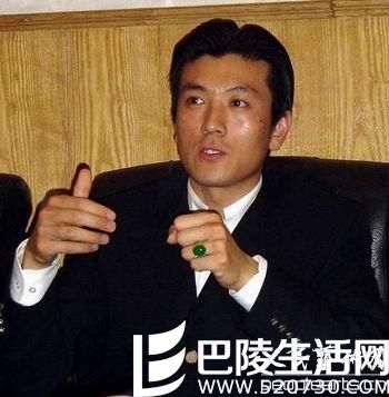 46亿年才出一块的祖母绿戒指 46亿年才出一块的祖母绿戒指