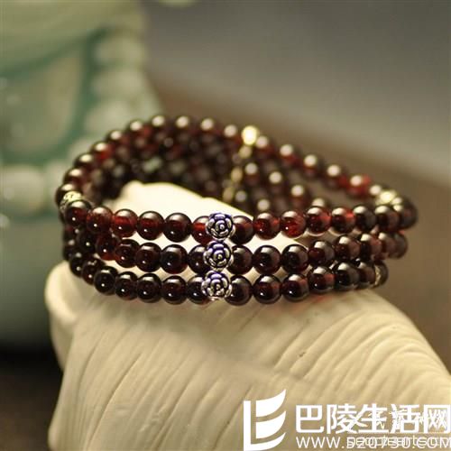 天然石榴石手链的佩戴方法和讲究有哪些? 天然石榴石手链的佩戴方法和讲究有哪些?
