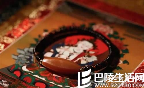 精美的清代八棱玛瑙手串组图鉴赏 精美的清代八棱玛瑙手串组图鉴赏