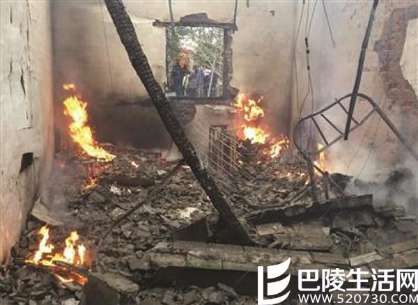 9岁女孩火场救出妹妹  淡定孩子拉出妹妹获赞