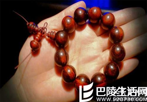盘红酸枝木手串需注意事项 红酸枝木怎么鉴别方法是什么 盘红酸枝木手串需注意事项 红酸枝木怎么鉴别方法是什么
