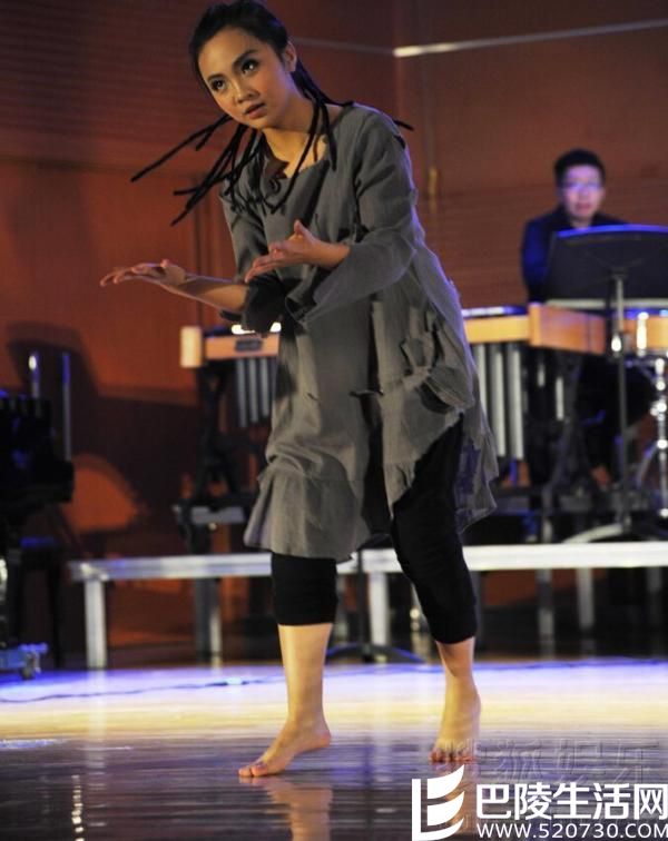 林妙可晒彩排照 林妙可吸烟陪酒照是怎么回事