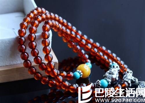 佩戴石榴石佛珠有哪些神奇的功效？石榴石佛珠图片欣赏