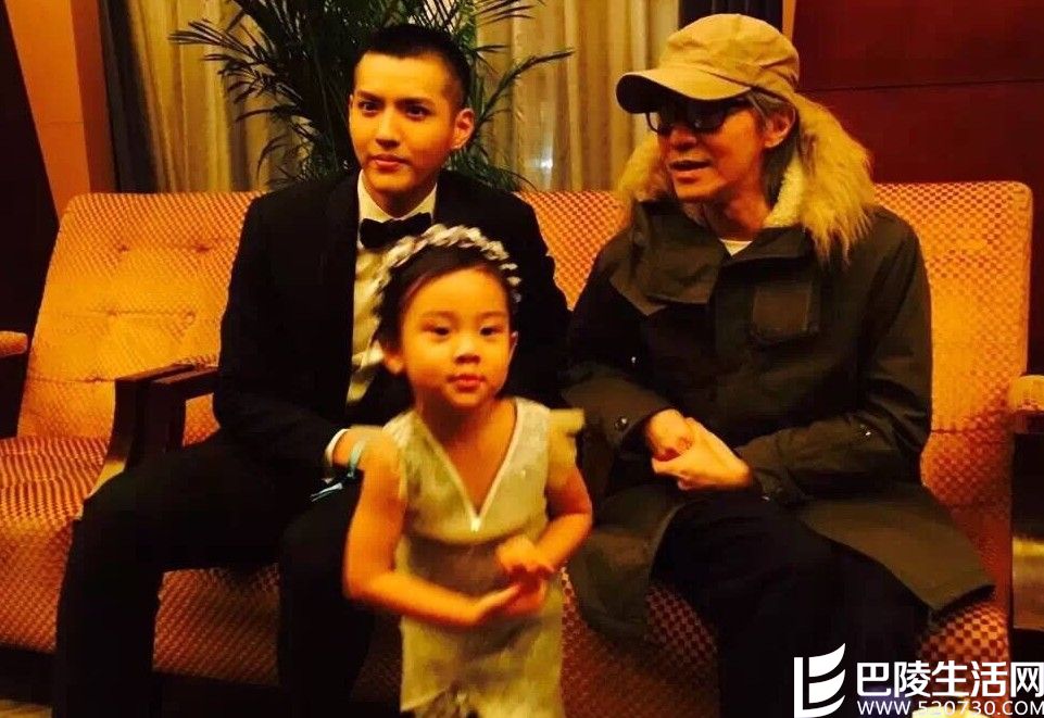 甜馨给星爷送花 (甜馨)贾云馨个人资料 甜馨给星爷送花 (甜馨)贾云馨个人资料