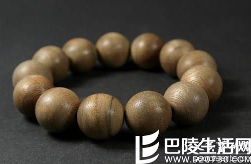 你知道女人佩戴沉香手串有哪些好处吗？