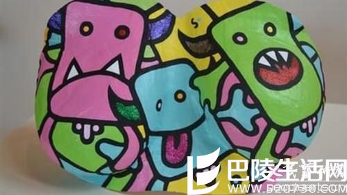  英艺术家拍卖石膏乳房模型