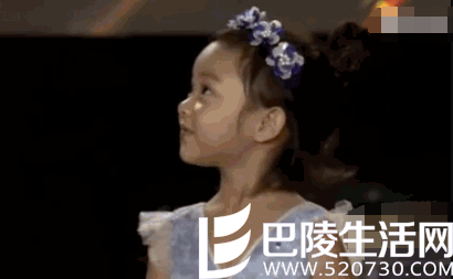 甜馨给星爷送花 (甜馨)贾云馨个人资料 甜馨给星爷送花 (甜馨)贾云馨个人资料