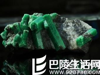 被誉为绿宝石之王的极品祖母绿原石图片欣赏