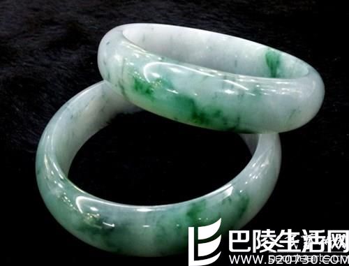 你知道缅甸翡翠手镯和玉镯的区别吗