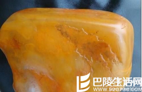 如何鉴别黄龙玉籽料原石 呢？