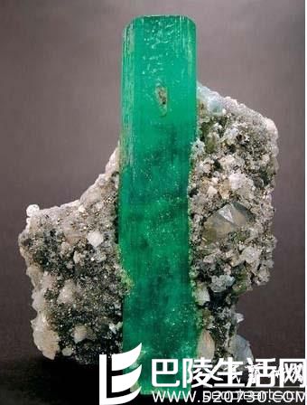 被誉为绿宝石之王的极品祖母绿原石图片欣赏