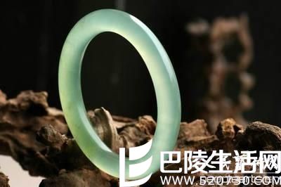 上乘的岫岩玉手镯必须具备哪些条件呢? 上乘的岫岩玉手镯必须具备哪些条件呢?