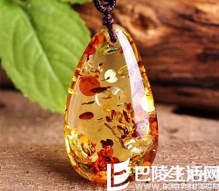 花珀多少钱一克? 花珀如何鉴别? 花珀多少钱一克? 花珀如何鉴别?