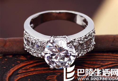 锆石和钻石的区别有哪些? 锆石多少钱一克拉? 锆石和钻石的区别有哪些? 锆石多少钱一克拉?