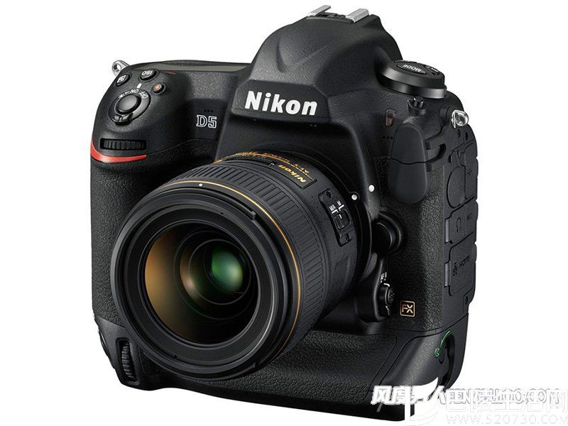 尼康D5正面