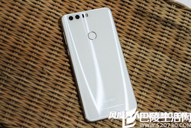 荣耀8流光背部玻璃面板非常漂亮