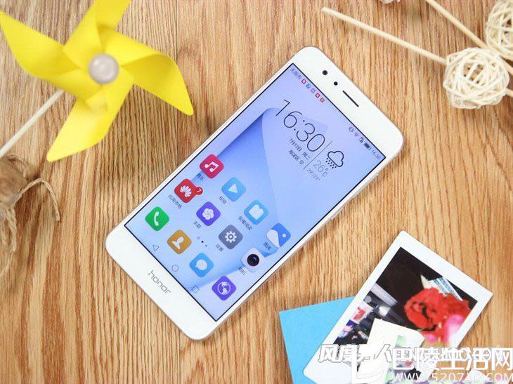 荣耀8 4+32GB 京东商城 售价2299元