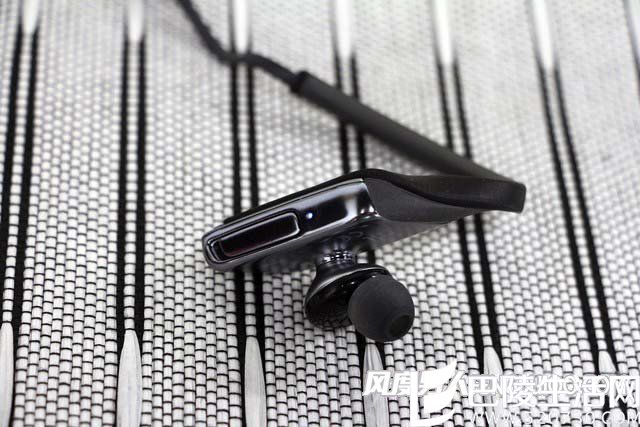  蓝色指示灯闪烁提示配对完成